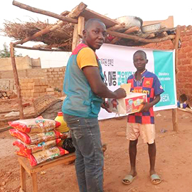 부르키나파소 결연아동 물품전달