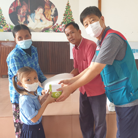 Delivered scholarships and sponsorship items to Cambodia Don Lai Kindergarten