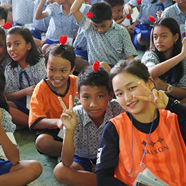 Suncheon National University Indonesia volunteer group and children